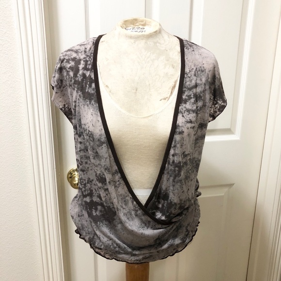 Mandy Moore Mblem S/S Sheer Burnout Open-Front Top - Picture 3 of 14